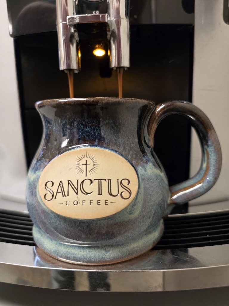 Sanctus Stoneware Mug under dual espresso spouts receiving a fresh extraction